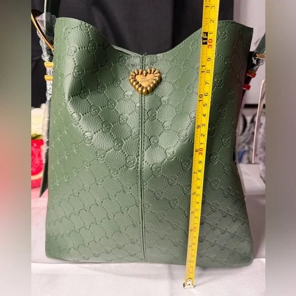 Betsy Johnson green tote bag with skulls - Picture 10 of 10
